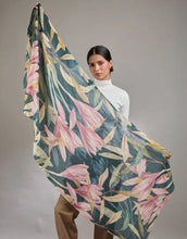 Load image into Gallery viewer, Australian Merino Wool Scarf - Velvet