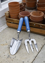 Load image into Gallery viewer, Burgon & Ball British Meadow Trowel & Fork Set