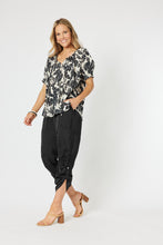 Load image into Gallery viewer, Hammock & Vine Black & White Ivy Top