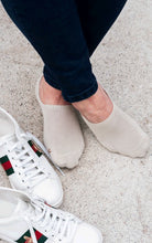 Load image into Gallery viewer, Humphrey Law Cotton Blend Invisible Sock with Silicone Free Heel Grip