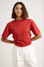Load image into Gallery viewer, Toorallie Relaxed Crop Cotton Tee - Red