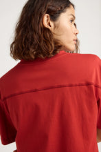 Load image into Gallery viewer, Toorallie Relaxed Crop Cotton Tee - Red
