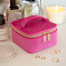 Load image into Gallery viewer, Tonic Luxe Velvet Jewellery Cube - Berry