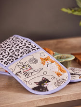 Load image into Gallery viewer, Ulster Weavers Feline Friends Double Oven Glove