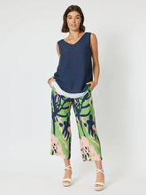 Load image into Gallery viewer, Clarity Como 7/8 Pant in Green Floral Print SIZE L/14