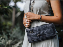 Load image into Gallery viewer, Kompanero Aleks Leather Clutch