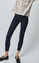 Load image into Gallery viewer, Dricoper Miranda Classy Jeans