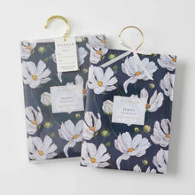Load image into Gallery viewer, Poppy Scented hanging Sachets 4x60g