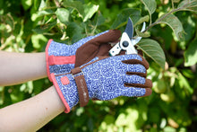 Load image into Gallery viewer, Burgon & Ball Love The Glove Artisan