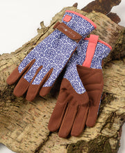 Load image into Gallery viewer, Burgon & Ball Love The Glove Artisan