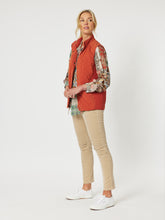 Load image into Gallery viewer, Gordon Smith Brighton Puffer Vest - Maple
