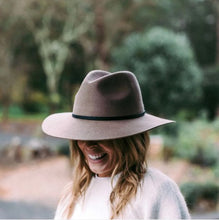 Load image into Gallery viewer, Avenel of Melbourne Aust. Wool Felt Hat - Edwina Bran
