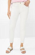 Load image into Gallery viewer, Brax Jeans - Free to Move Shakira in White
