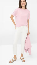 Load image into Gallery viewer, Brax Jeans - Free to Move Shakira in White
