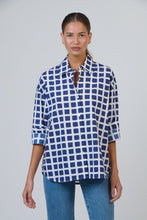 Load image into Gallery viewer, Enveloppe Cotton Shirt - Impression Azur
