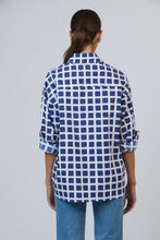 Load image into Gallery viewer, Enveloppe Cotton Shirt - Impression Azur
