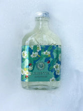 Load image into Gallery viewer, Murphy &amp; Daughters Bath Bubbles 220ml - Green Tea
