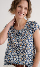 Load image into Gallery viewer, Seasalt Garden Gate Top - Scatter Daisy
