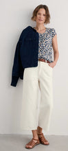 Load image into Gallery viewer, Seasalt Garden Gate Top - Scatter Daisy
