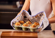 Load image into Gallery viewer, Ulster Weavers Feline Friends Double Oven Glove
