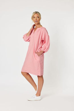 An easy to wear linen dress, round neck with a V, 7/8 sleeves & pockets. Fits & flatters most shapes.