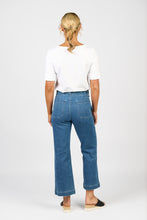 Load image into Gallery viewer, Vassalli Straight Leg Ankle Grazer Jean - Blue Hue
