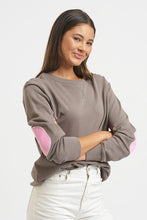 Load image into Gallery viewer, Est1971 Classic Cotton Windy - Taupe/Fuchsia
