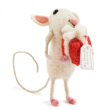 Load image into Gallery viewer, Sew Heart Felt Mice - Mouse with a Present
