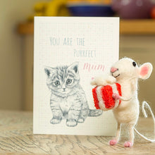 Load image into Gallery viewer, Sew Heart Felt Mice - Mouse with a Present
