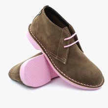 Load image into Gallery viewer, Veldskoen Desert Boot - Pink
